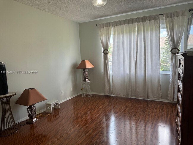 Building Photo - 16682 Hemingway Dr