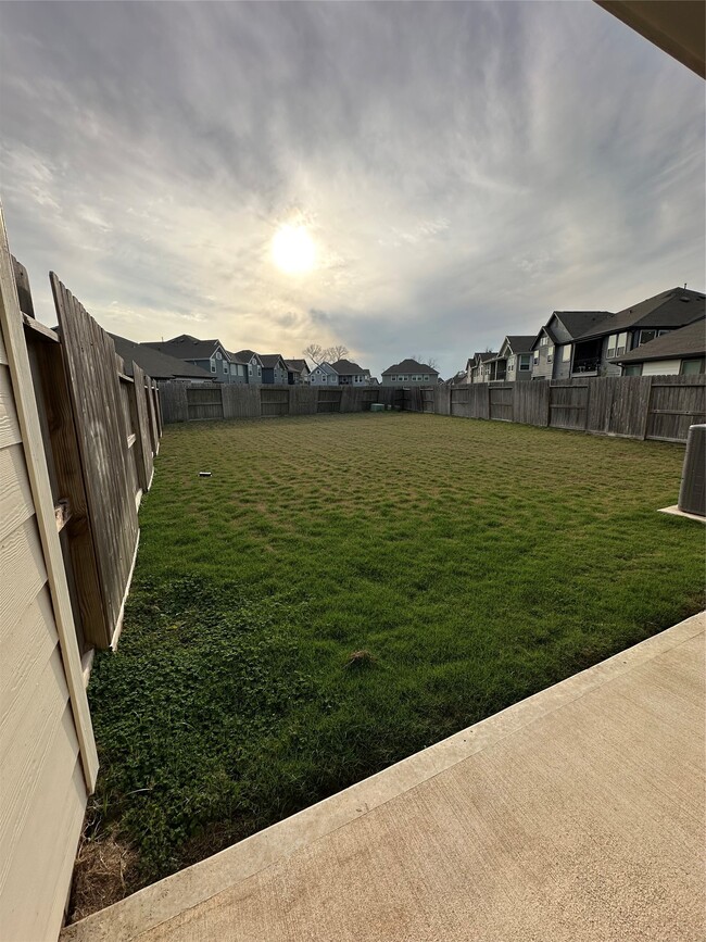 Building Photo - 9442 Starlight Oak Dr