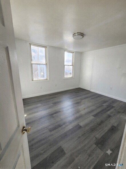 Building Photo - 16 3rd St
