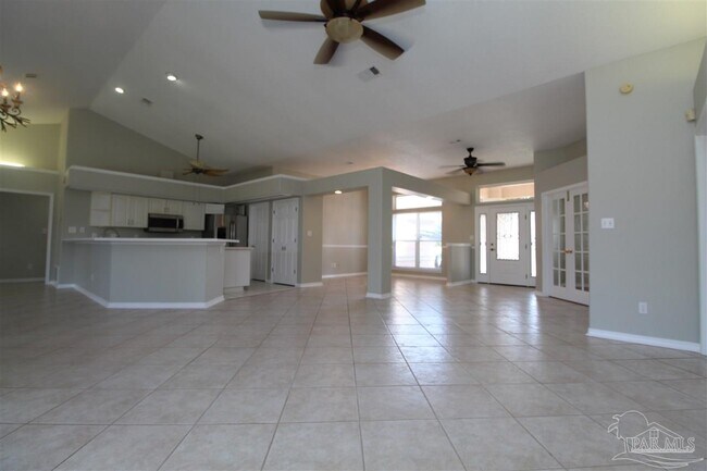 Building Photo - 2042 Hamilton Crossing Dr