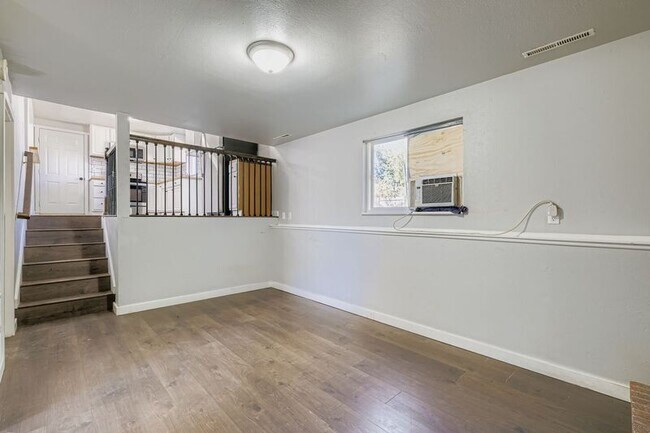 Building Photo - 529 Corte Amino