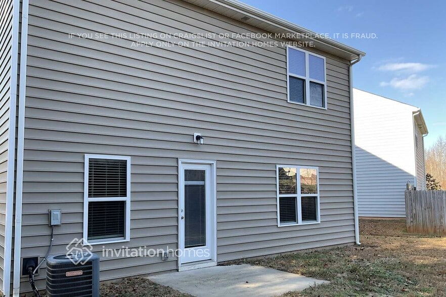 Building Photo - 136 Autumn Bluff Cir