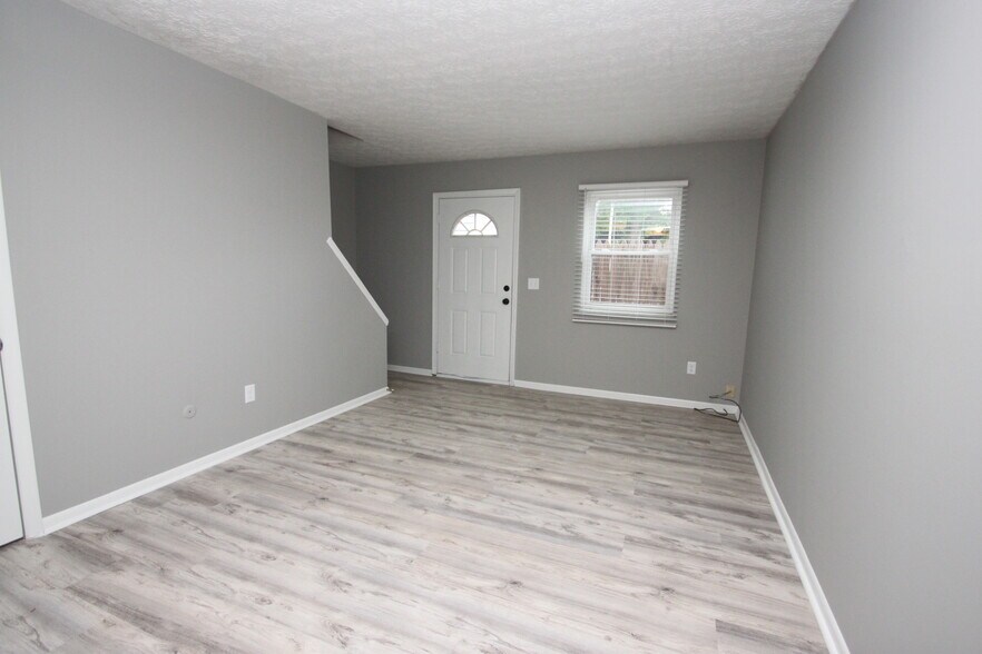 Building Photo - 315 Forest St