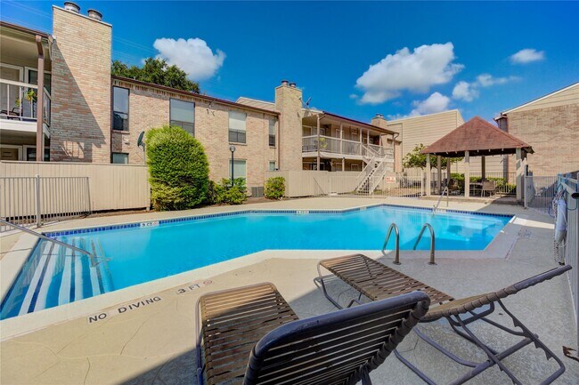 Building Photo - 2120 Wilcrest Dr