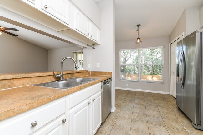 Building Photo - 15443 Margaux Dr