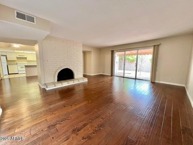Building Photo - 5433 N 79th Pl