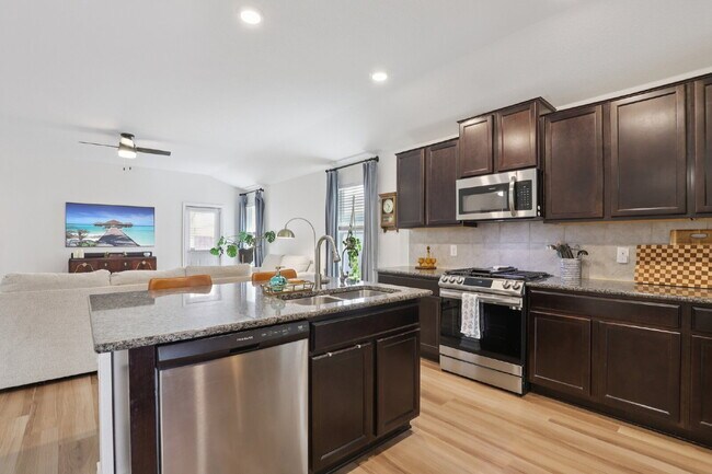 Building Photo - "Charming 3-Bedroom Haven with Granite Elegance in San Antonio!"