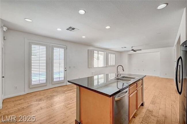 Building Photo - 9264 Cantana St