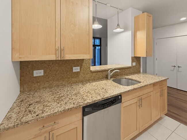 Building Photo - 159 2nd St