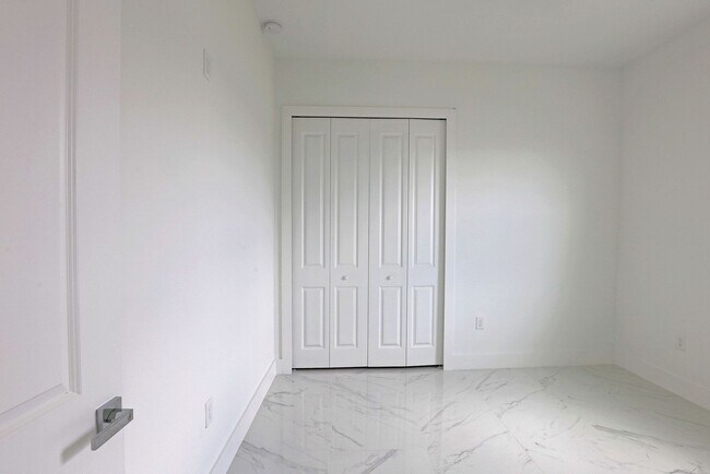 Building Photo - Duplex-929 Eisenhower Blvd Lehigh Acres, F...