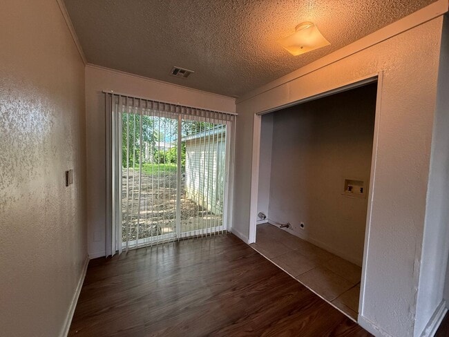 Building Photo - 4 bedroom house