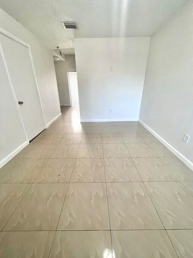 Building Photo - 1244 SW 5th St