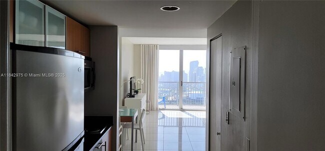 Building Photo - 1750 N Bayshore Dr