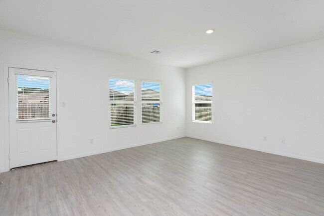 Building Photo - 6063 Draw Lp