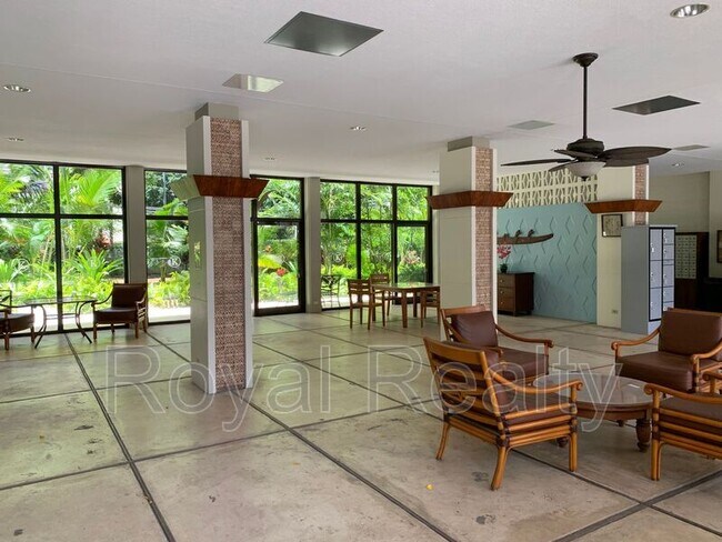 Building Photo - 425 Ena Rd