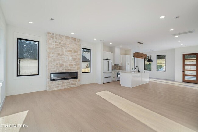 Building Photo - 7826 S Northshore Dr