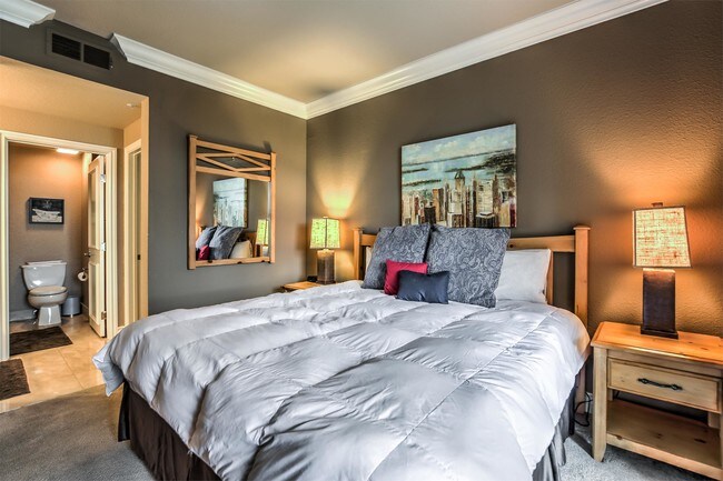 Building Photo - 230 E Flamingo Rd