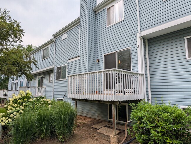 Building Photo - 843 E Princeton Cir