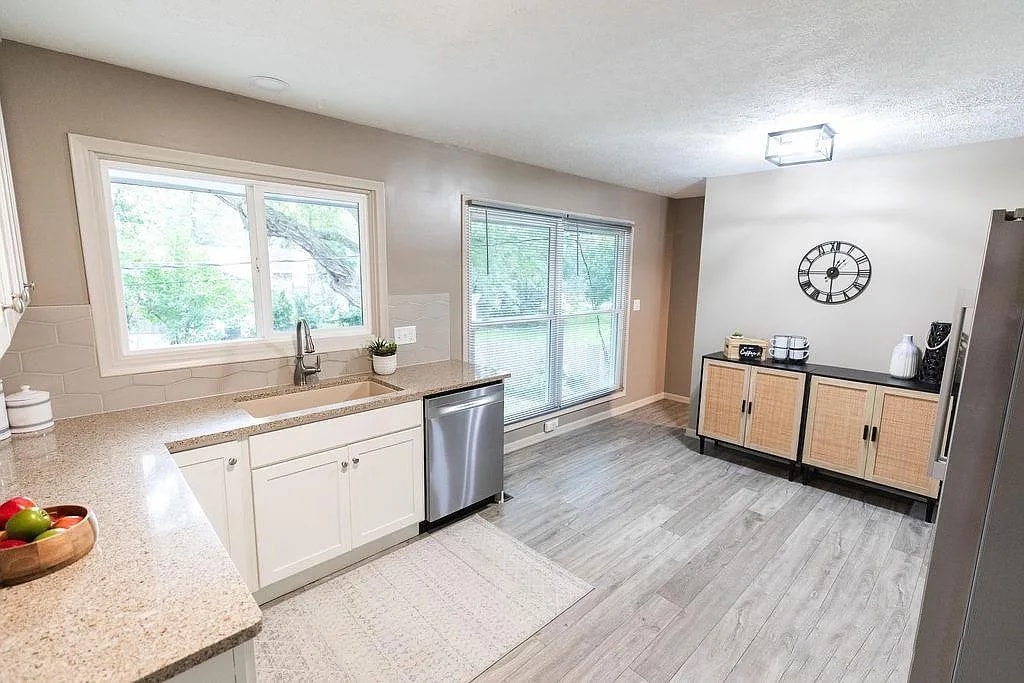 Building Photo - 2535 Saint Thomas Dr