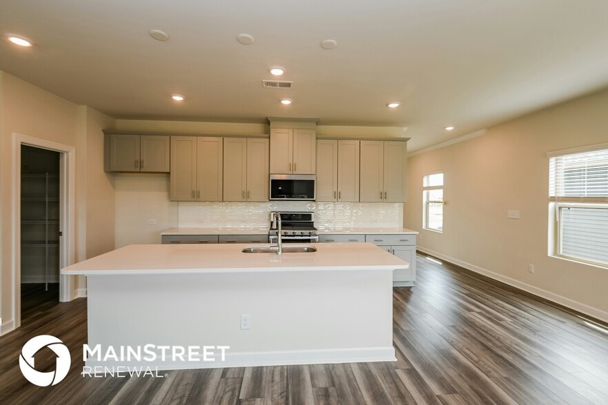 Building Photo - 11909 Red Leaf Dr