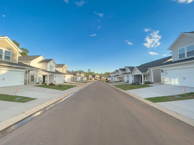 Building Photo - 107 Glen Forest Dr