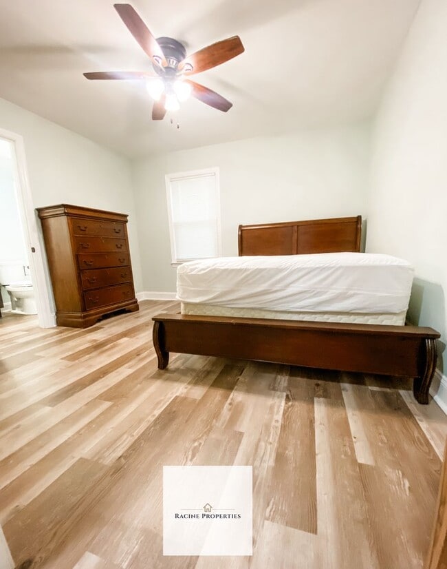 Building Photo - Come See This Updated Home in Clinton!
