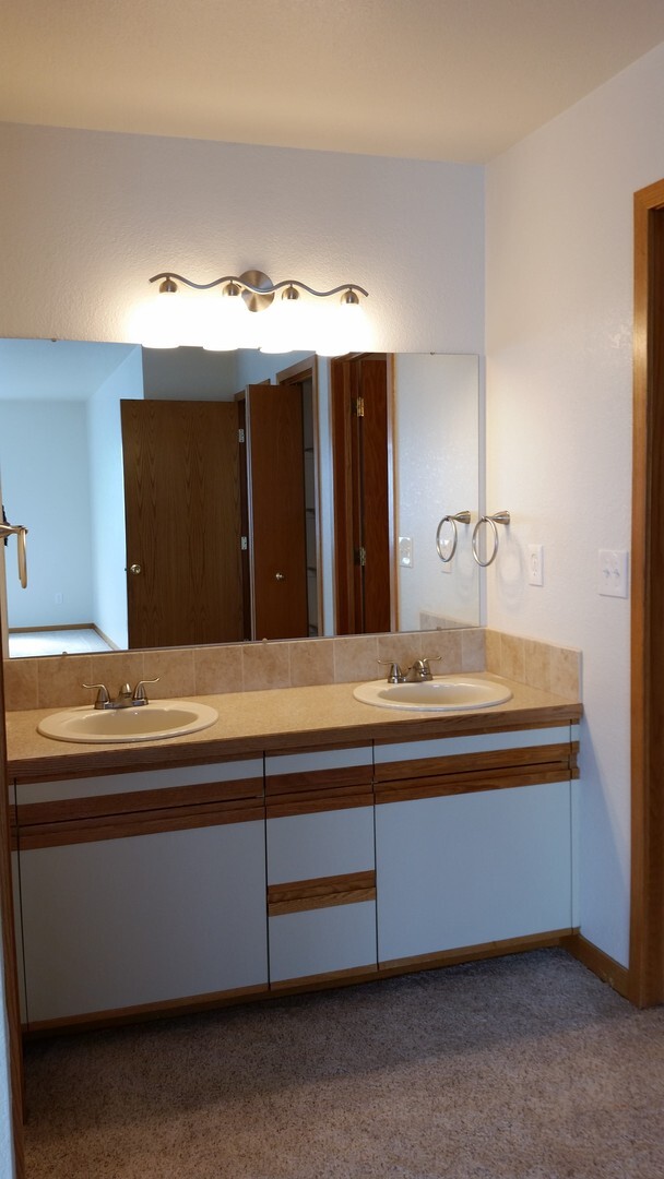 Building Photo - Condo for Rent
