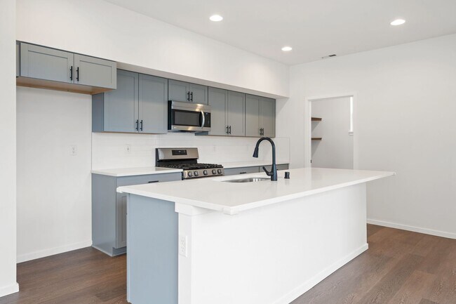 Building Photo - 10002 Kings Landing Ave NW