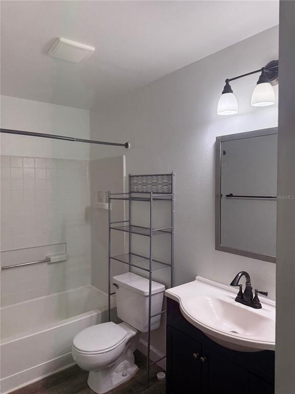 Building Photo - 3827 Bay Club Cir