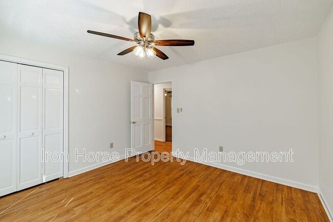 Building Photo - 1060 Windbrooke Ct