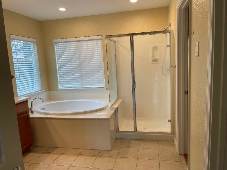 Building Photo - 1610 Bello Dr