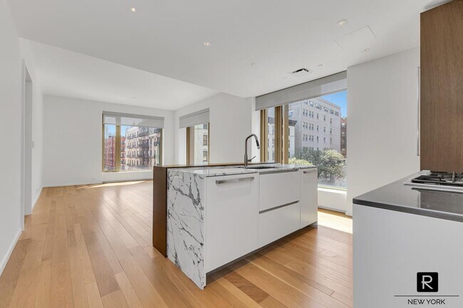 Building Photo - 75 Kenmare St