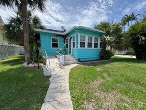 Building Photo - 305 N Lakeside Dr