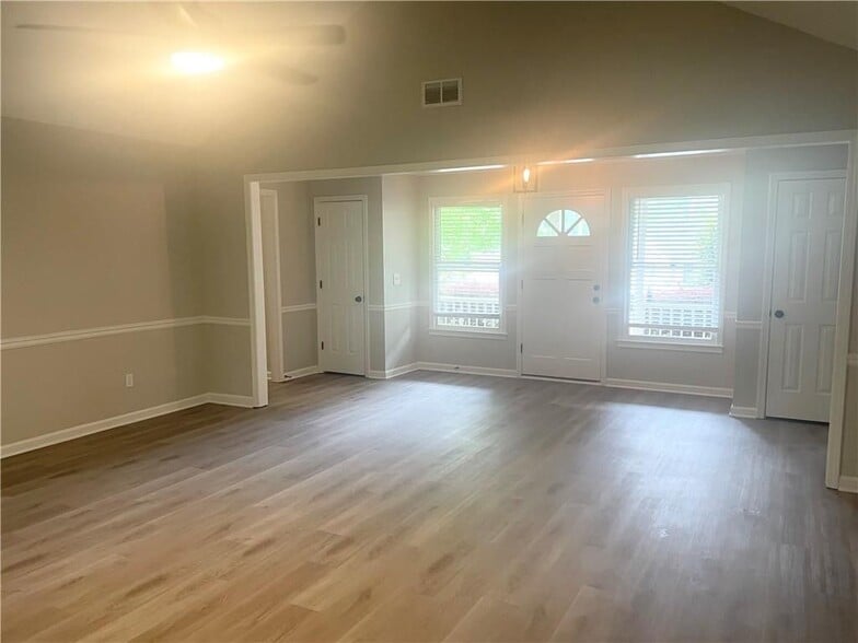 Building Photo - 210 Buck Run