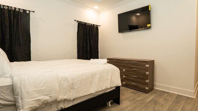 Building Photo - 7803 Jester St