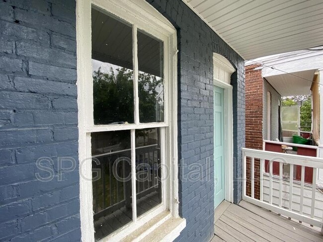 Building Photo - 116 Neater St