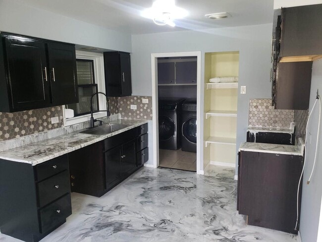 Building Photo - 1429 Kasten Dr