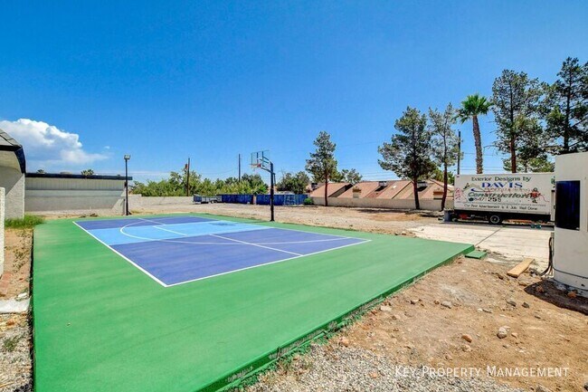 Building Photo - 3962 Euclid St