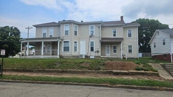 Building Photo - 238 S Maple St