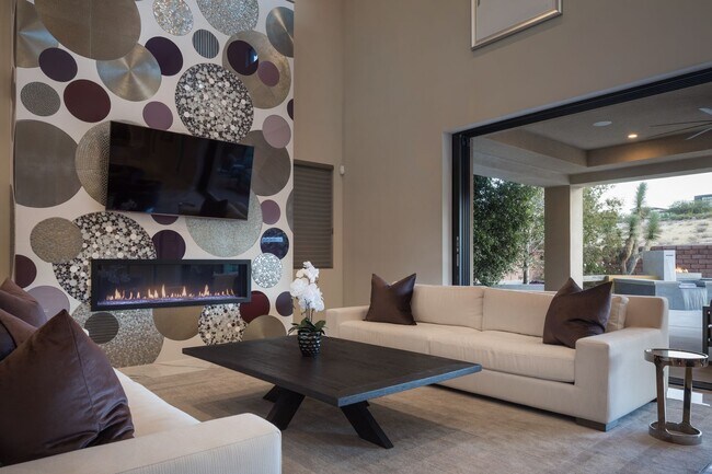 Building Photo - Exceptional 3-Bedroom Home in the Ridges