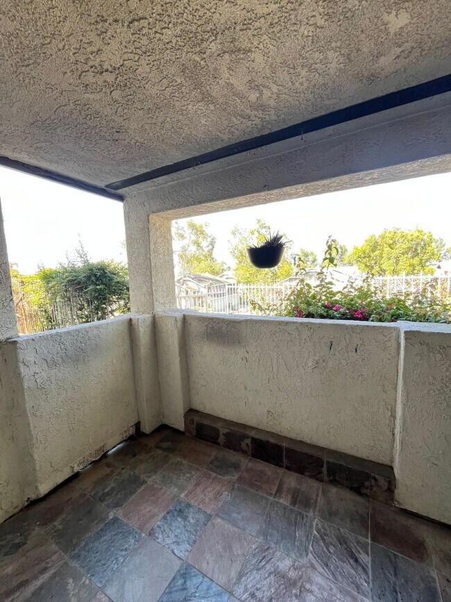 Building Photo - PRICE REDUCED!  Remodeled Ground Level Condo in MV!