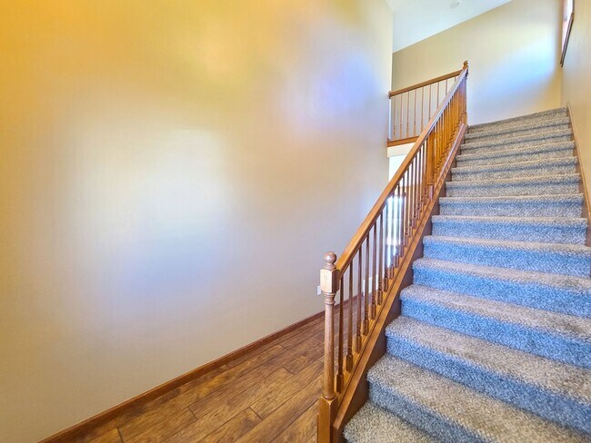 Building Photo - $2,200 -  3 Bed / 2.5 Bath Beautiful Spokane Valley House