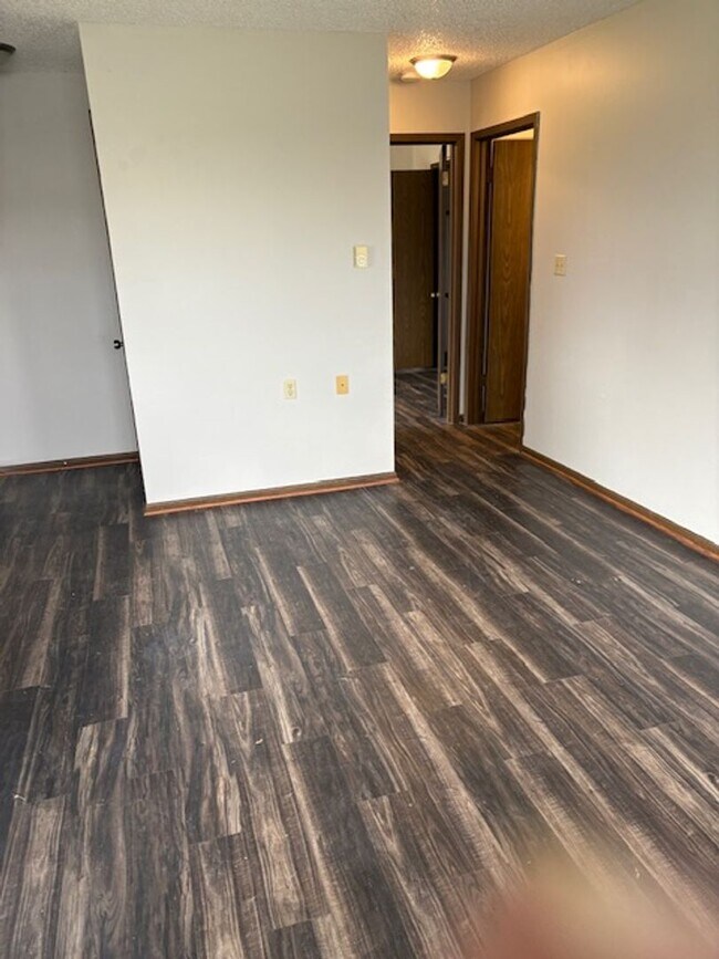 Building Photo - 209 Estelle St