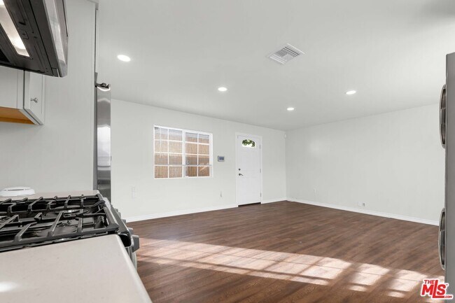 Building Photo - 2279 India St