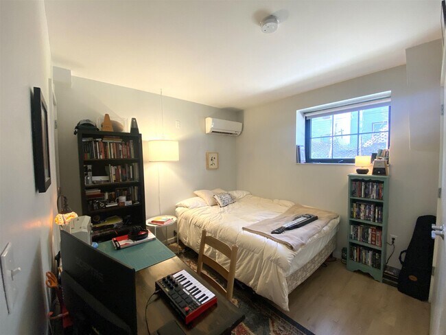 Building Photo - 9 Soden St