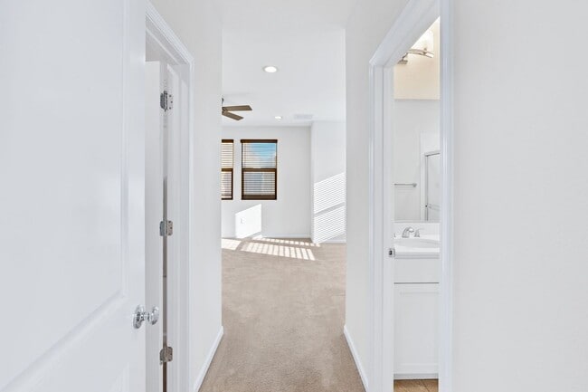 Building Photo - 2 bed 2.5 bath + Bonus Room Newer Construction Home Available Now!