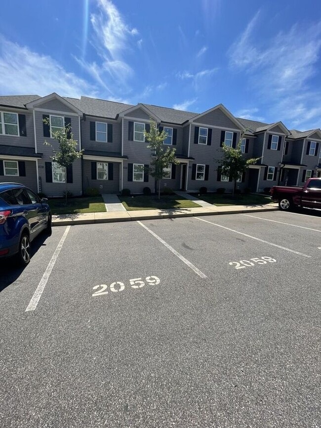 Building Photo - 2bd 2.5 Bathroom Townhome!