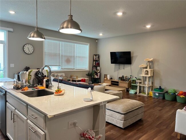 Building Photo - 7262 Zircon Ct N