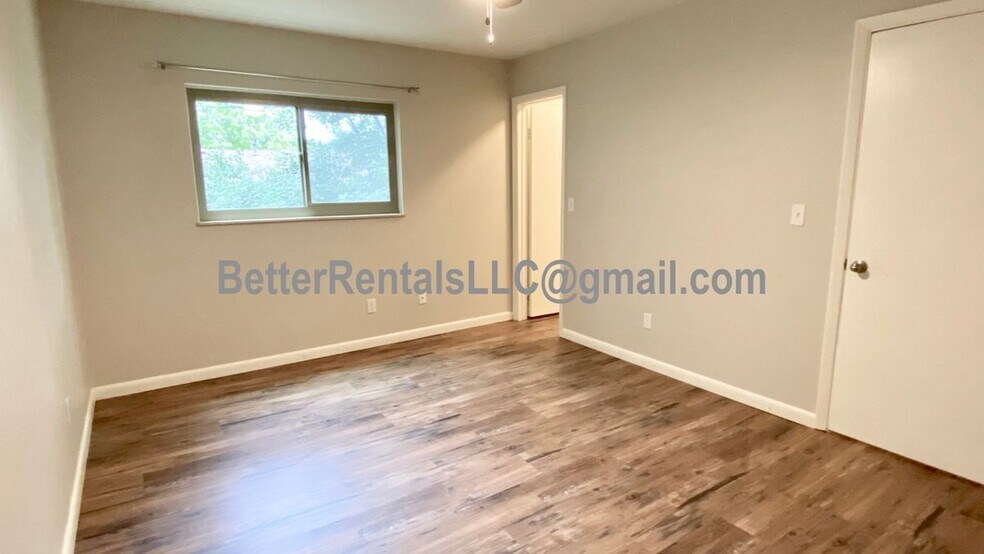 Building Photo - 636 Irish Dr