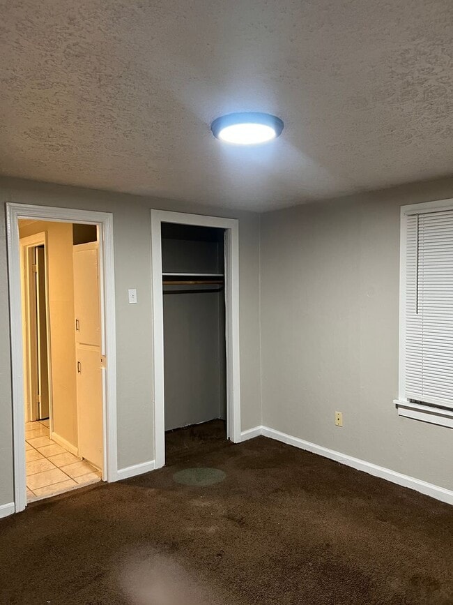 Building Photo - 6128 E 11th St